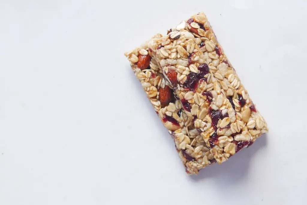 Granola Bar vs Protein Bar: A Comprehensive Comparison to Snack Choices Featured Image